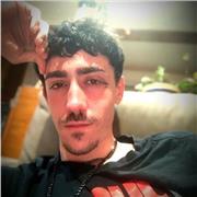 Nunca antes había dado clases de Castellano, soy nativo de España, tengo idea de Francés ya que he estado viviendo 9 meses en Francia y 4 meses en Holanda donde aprendí lo que sé de inglés.